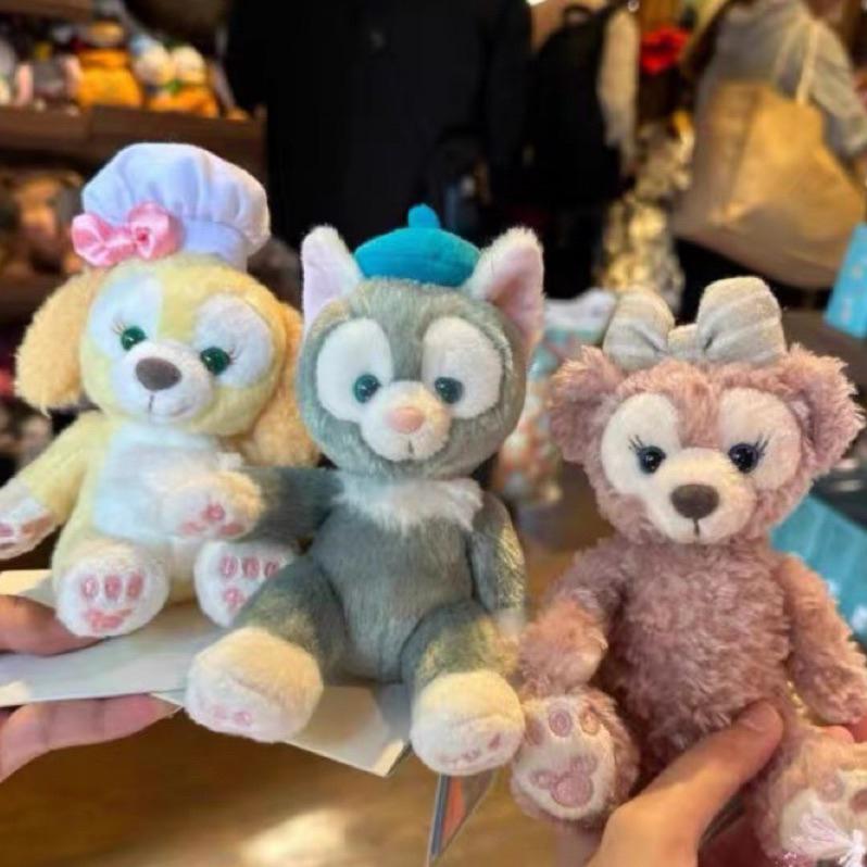 《現貨+預》2024香港迪士尼 達菲 雪莉玫 畫家貓 史黛拉 餅乾狗 可琦安 玲娜貝兒 歐魯 坐肩玩偶 磁鐵 坐姿磁鐵-細節圖2