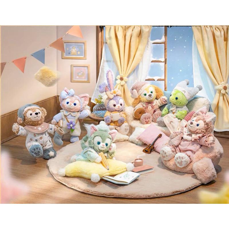 《現貨》2024上海迪士尼 睡衣 達菲與朋友們懶懶在一起 達菲 雪莉玫畫家貓 史黛拉 餅乾狗 OLU 玲娜貝兒 娃娃-細節圖3