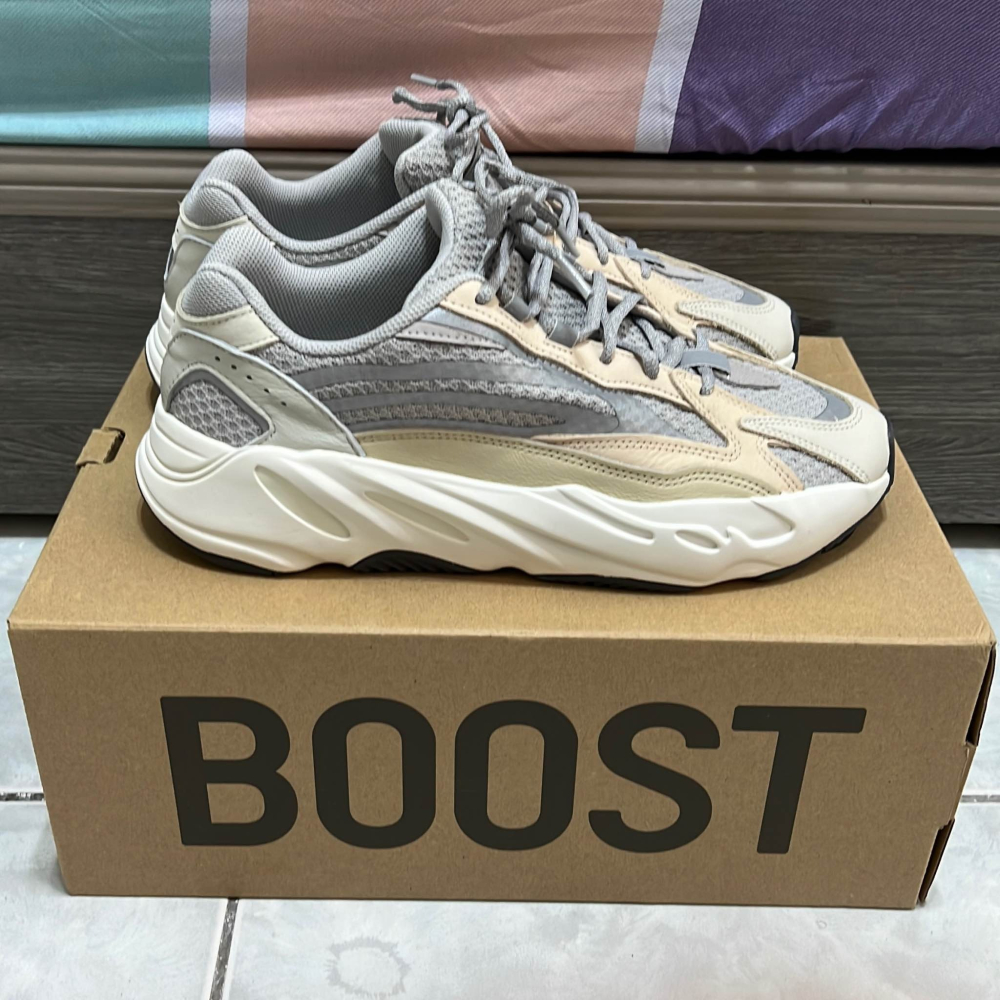 Adidas YEEZY 700v2白反光-細節圖2