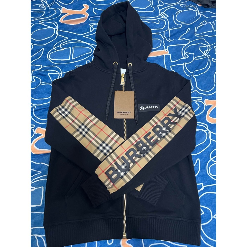 Burberry手部立體膠印LOGO外套-細節圖3
