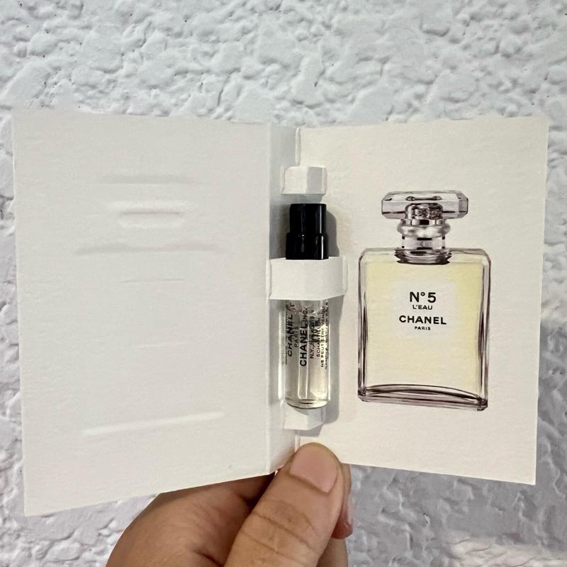 CHANEL香奈兒 N°5 L’EAU 清新晨露 女性淡香水 2ML + 香氛陶瓷片 全新 可噴式 噴式試管香水-細節圖2
