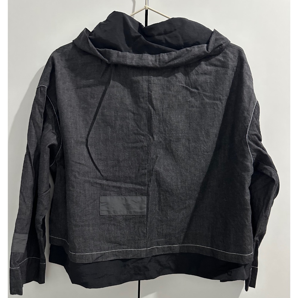 編號18 QirUo 品牌專櫃-拼接連帽罩衫外套-薄外套-薄上衣-細節圖2