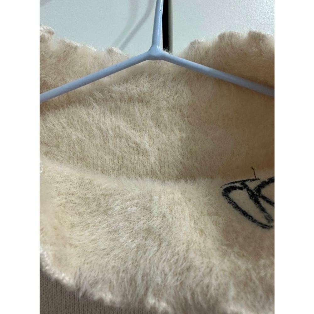 編號1 水貂毛高領上衣 內搭 刺繡設計 木耳邊上衣內搭 米色-細節圖3