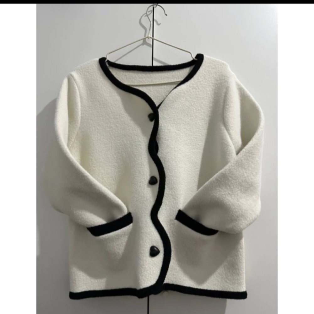 ￼編號21 厚磅水貂毛白色小香風愛心扣外套-細節圖2