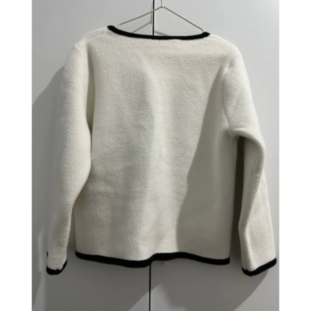 ￼編號21 厚磅水貂毛白色小香風愛心扣外套-細節圖4