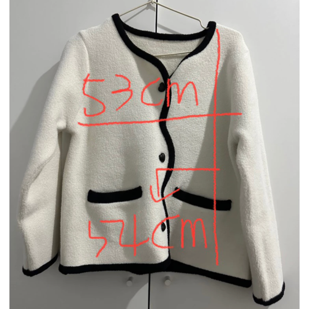 ￼編號21 厚磅水貂毛白色小香風愛心扣外套-細節圖5