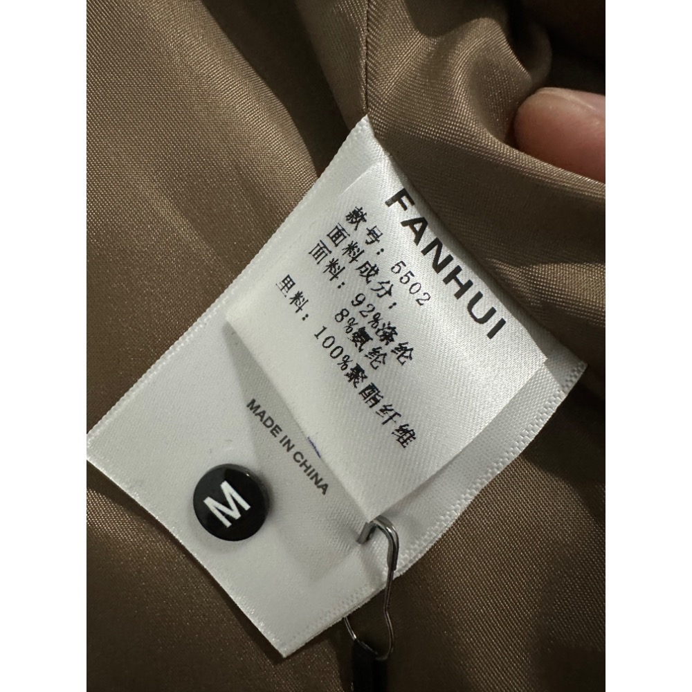 外銷款背心❤️‍🔥 咖色復古釦子設計墊肩超值感挺版長背心 時尚顯瘦減齡洋氣小眾設計感時尚外搭馬甲背心坎肩針織背心-細節圖3