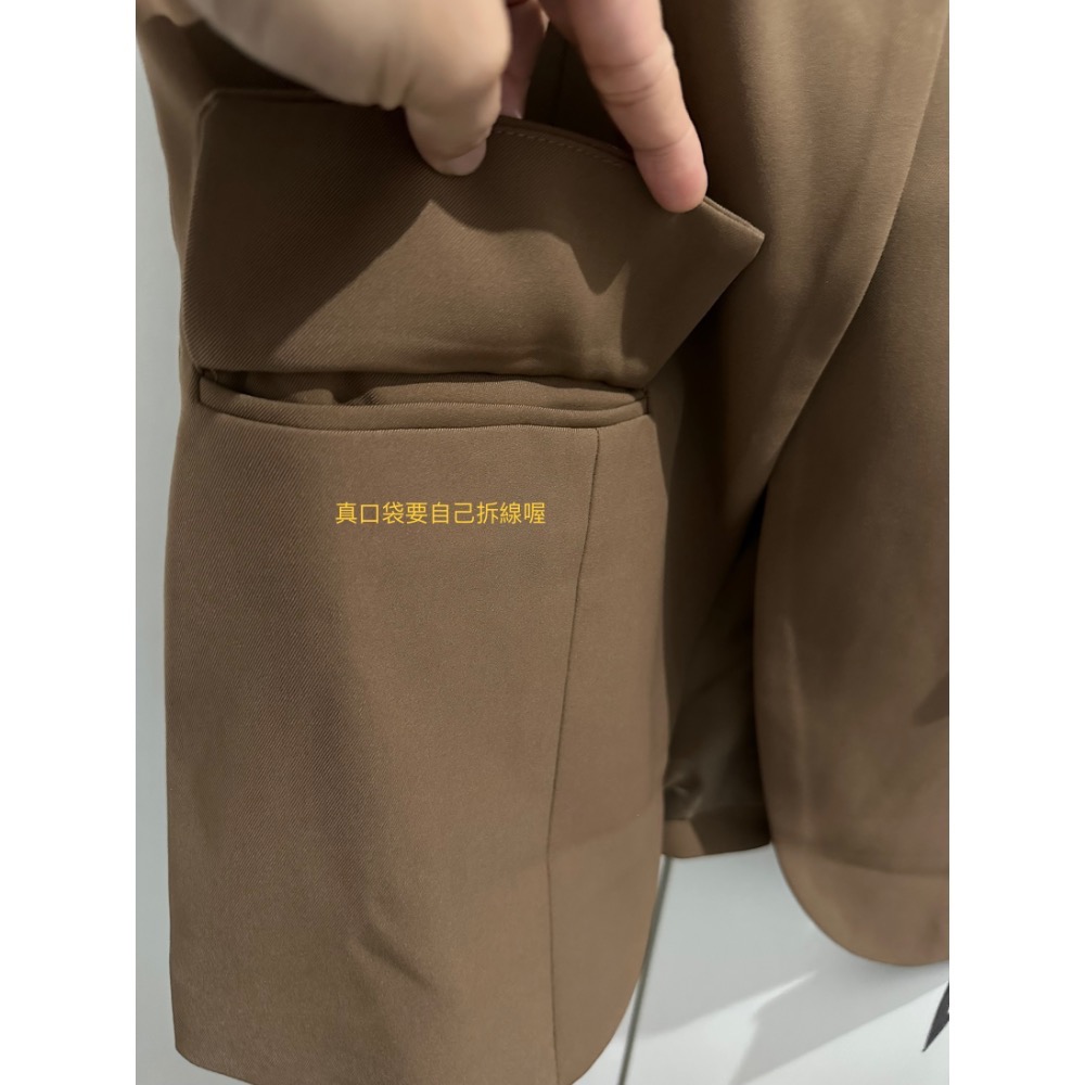 外銷款背心❤️‍🔥 咖色復古釦子設計墊肩超值感挺版長背心 時尚顯瘦減齡洋氣小眾設計感時尚外搭馬甲背心坎肩針織背心-細節圖5