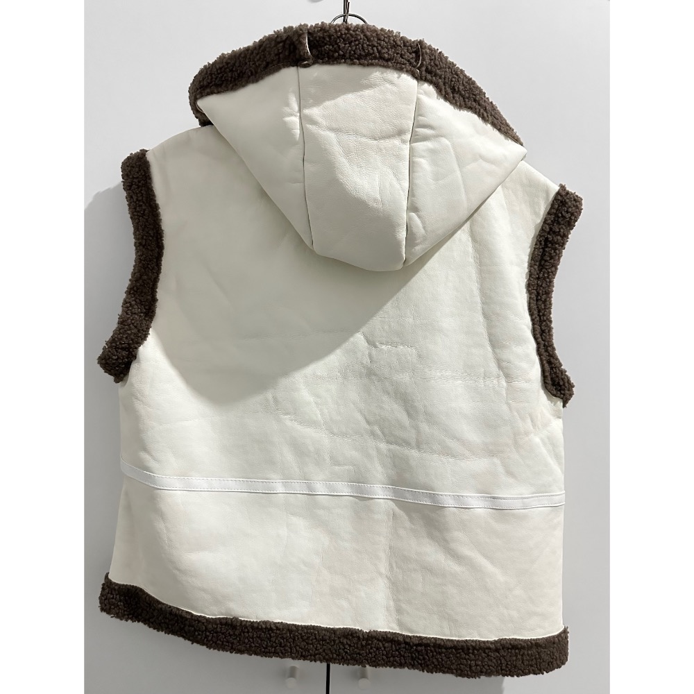編號11❤️‍🔥質感超好連帽皮質背心 超級遮肉拼接面料好看到犯規 皮革羔毛連帽馬甲 白色+深咖-細節圖2
