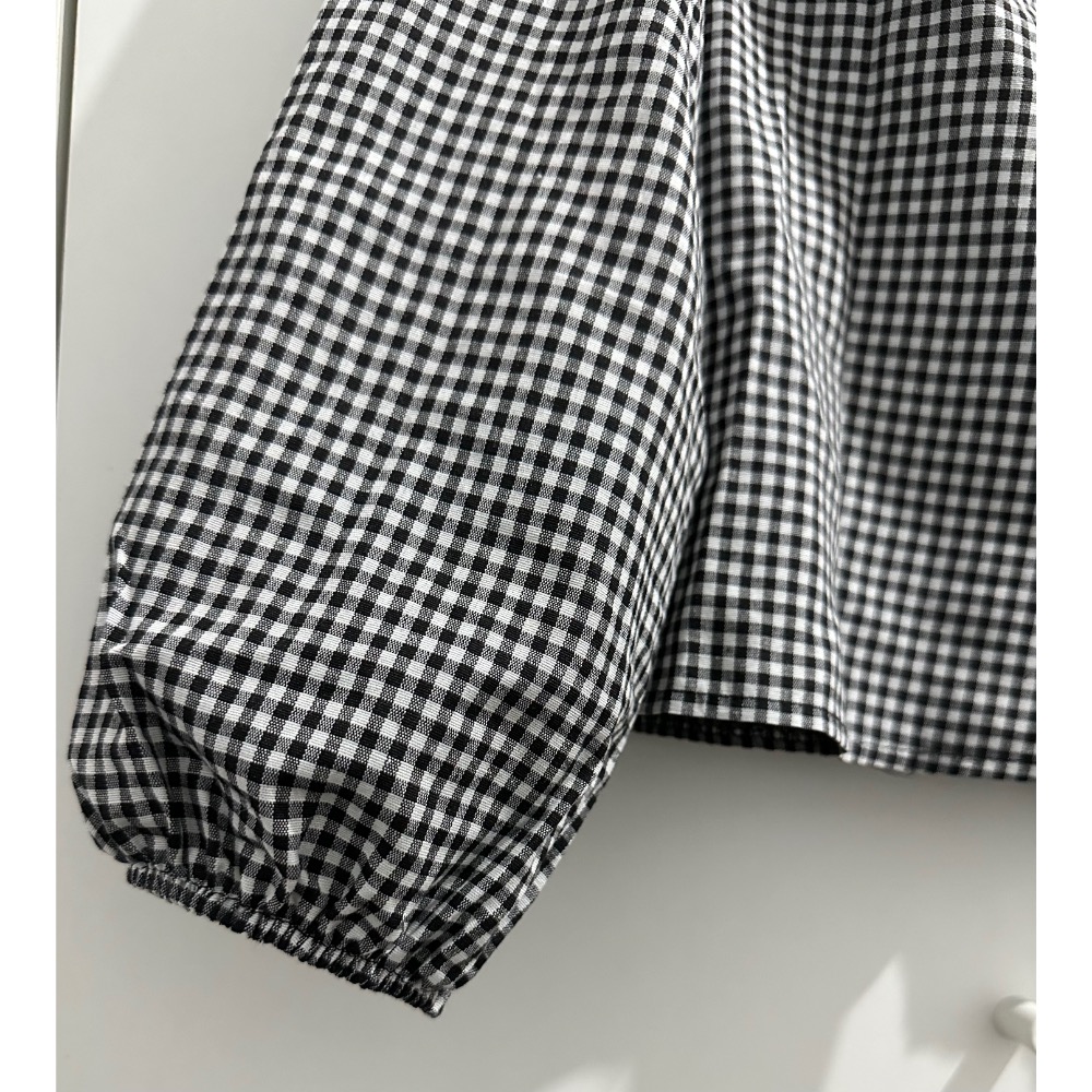 編號13 ❤️‍🔥經典格子緹花開口 蕾絲排釦上衣 縮口手袖設計造型 棉麻襯衫上衣-細節圖2