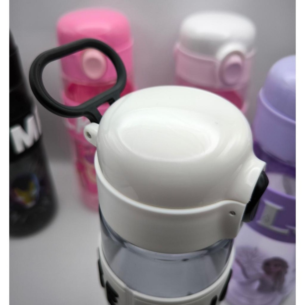 Tritan 運動彈蓋水壺 620ml 兒童水杯 冷水壼 草莓熊 鋼鐵人 米奇 冰雪奇緣 艾莎 水瓶 水杯-細節圖2