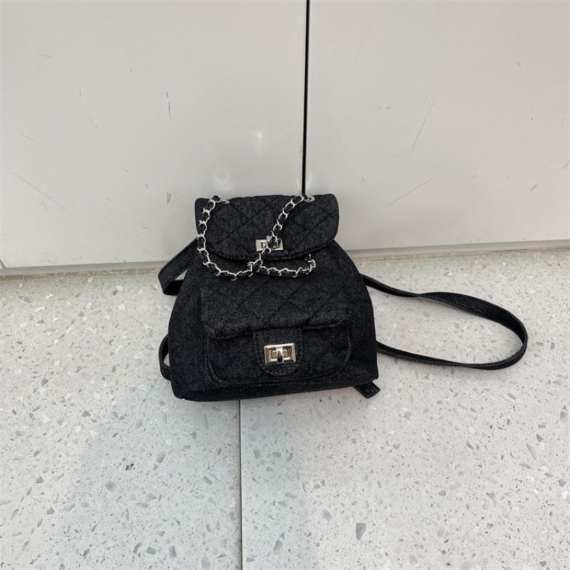 YAN女裝現貨 雅和小眾背包女百搭時尚今年流行牛仔布菱格鎖扣休閒繡線雙肩包 後背包 小背包 ootd aifei-細節圖4