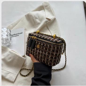 YAN女裝實拍現貨 小香風毛呢迷你鏈條包包女2023新款小眾設計盒子包春夏百搭斜背包 小廢包 小包包-細節圖3