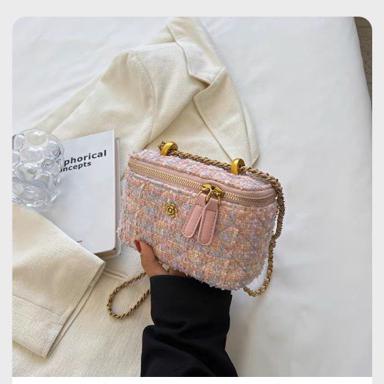 YAN女裝實拍現貨 小香風毛呢迷你鏈條包包女2023新款小眾設計盒子包春夏百搭斜背包 小廢包 小包包-細節圖5