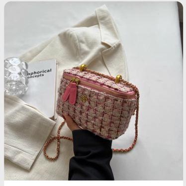 YAN女裝實拍現貨 小香風毛呢迷你鏈條包包女2023新款小眾設計盒子包春夏百搭斜背包 小廢包 小包包-細節圖6