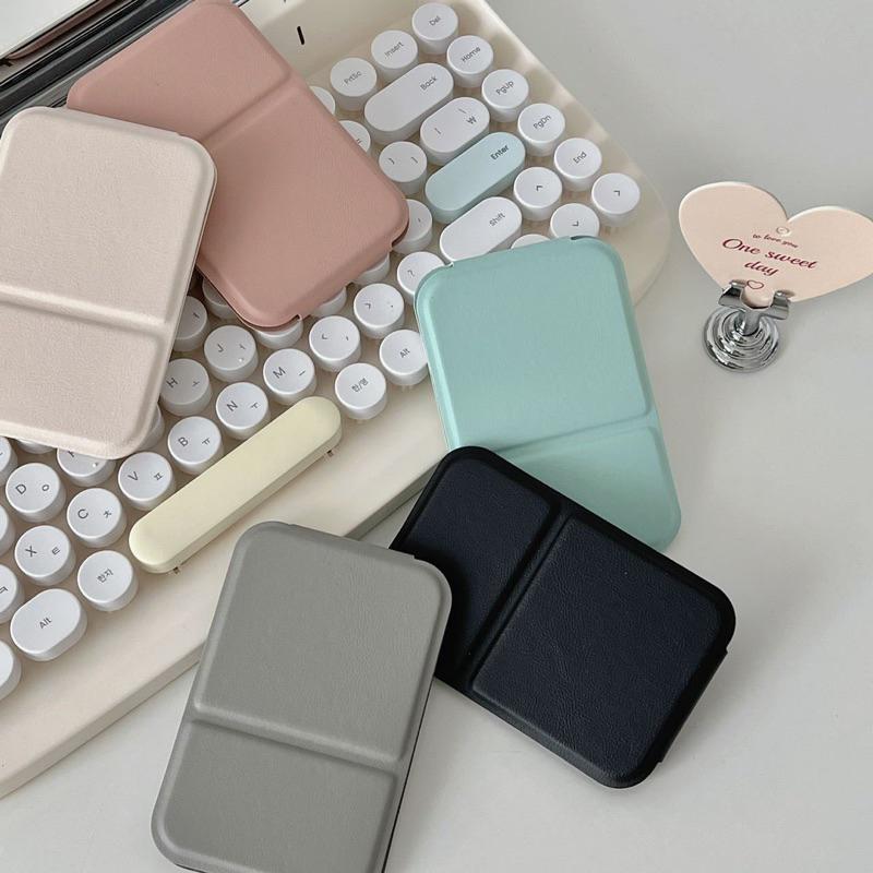 🆈🅰🅽現貨實拍 迷你外出鏡子 ins桌面化妝鏡純色pu皮簡約便攜式高清手持可折疊學生台式梳妝鏡子-細節圖3