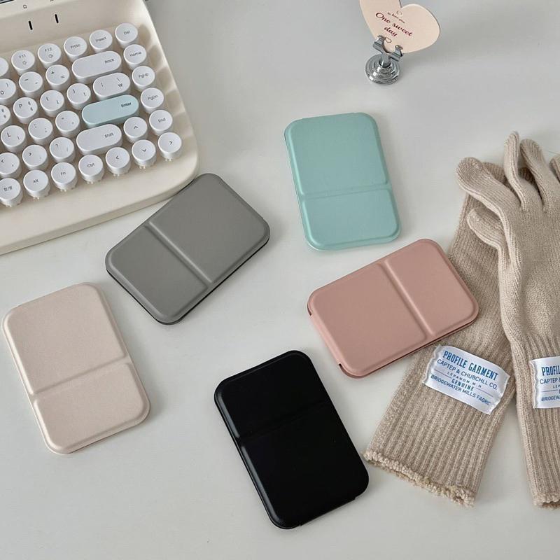 🆈🅰🅽現貨實拍 迷你外出鏡子 ins桌面化妝鏡純色pu皮簡約便攜式高清手持可折疊學生台式梳妝鏡子-細節圖5