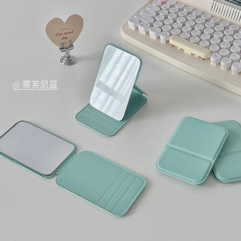 🆈🅰🅽現貨實拍 迷你外出鏡子 ins桌面化妝鏡純色pu皮簡約便攜式高清手持可折疊學生台式梳妝鏡子-細節圖7