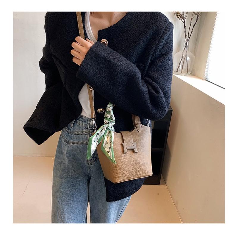 🆈🅰🅽現貨實拍 復古小眾設計包包女2023新款時尚斜背水桶包洋氣百搭菜籃包 菜籃子 品牌風 包包 手提包 肩背包-細節圖6