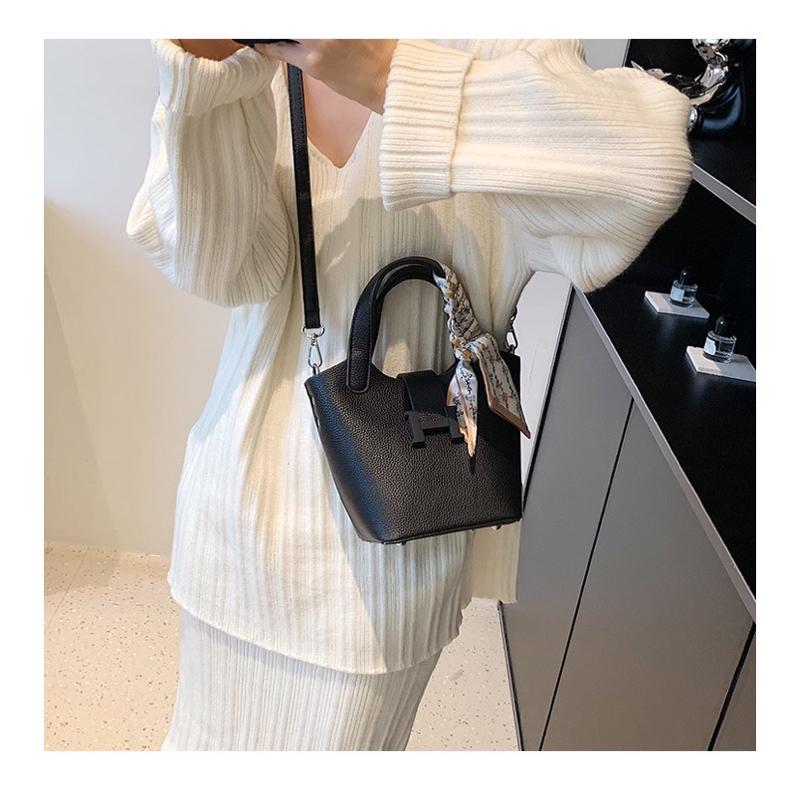 🆈🅰🅽現貨實拍 復古小眾設計包包女2023新款時尚斜背水桶包洋氣百搭菜籃包 菜籃子 品牌風 包包 手提包 肩背包-細節圖7