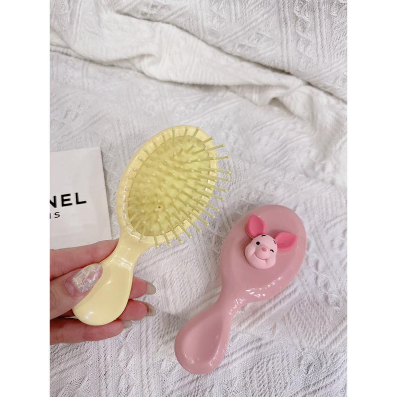 🆈🅰🅽現貨實拍  日系ins風維尼熊氣囊梳皮傑豬氣墊梳軟妹便攜按摩梳迷你小梳子女 梳子 小梳子 外出梳-細節圖3