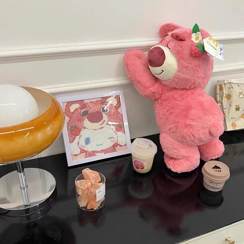 🆈🅰🅽女裝現貨實拍 草莓熊公仔超大號玩偶睡覺抱枕靠趴熊毛絨玩具娃娃生日禮物女生 交換禮物 聖誕節-細節圖5