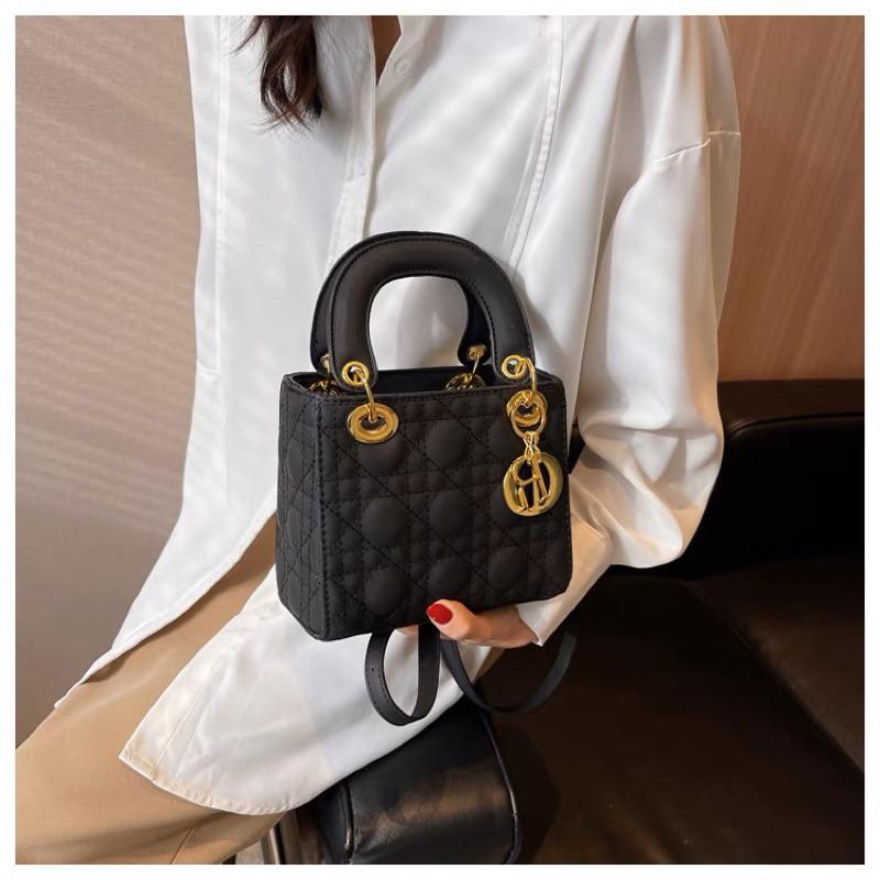 🆈🅰🅽現貨實拍 今年流行包包女2023新款時尚高級感單肩斜背包洋氣粉紅手提戴妃包-細節圖5