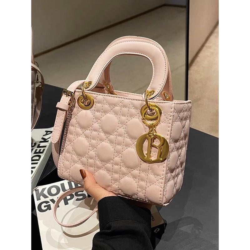 🆈🅰🅽現貨實拍 今年流行包包女2023新款時尚高級感單肩斜背包洋氣粉紅手提戴妃包-細節圖8