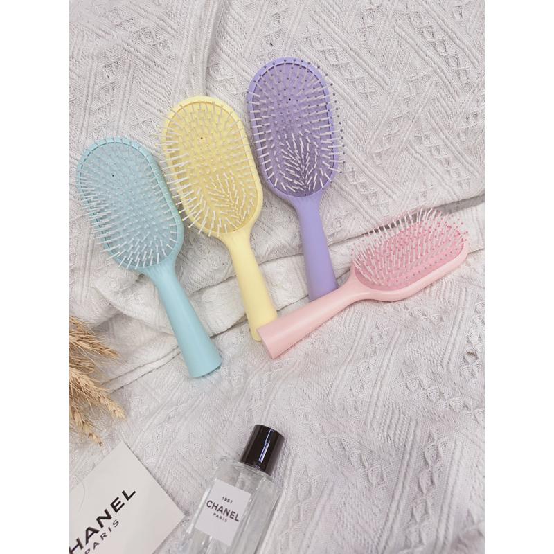 🆈🅰🅽現貨實拍 韓國糖果色梳子 糖果色氣墊梳子 耐用髮梳 防水頭梳 頭皮按摩梳-細節圖4