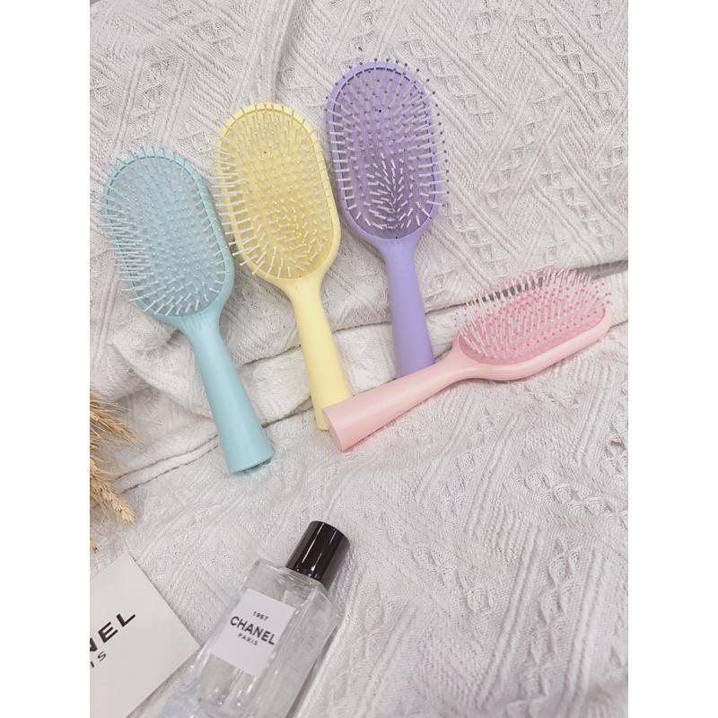 🆈🅰🅽現貨實拍 韓國糖果色梳子 糖果色氣墊梳子 耐用髮梳 防水頭梳 頭皮按摩梳-細節圖5