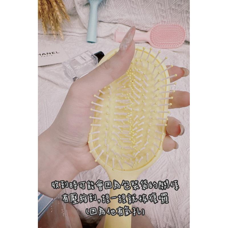 🆈🅰🅽現貨實拍 韓國糖果色梳子 糖果色氣墊梳子 耐用髮梳 防水頭梳 頭皮按摩梳-細節圖6