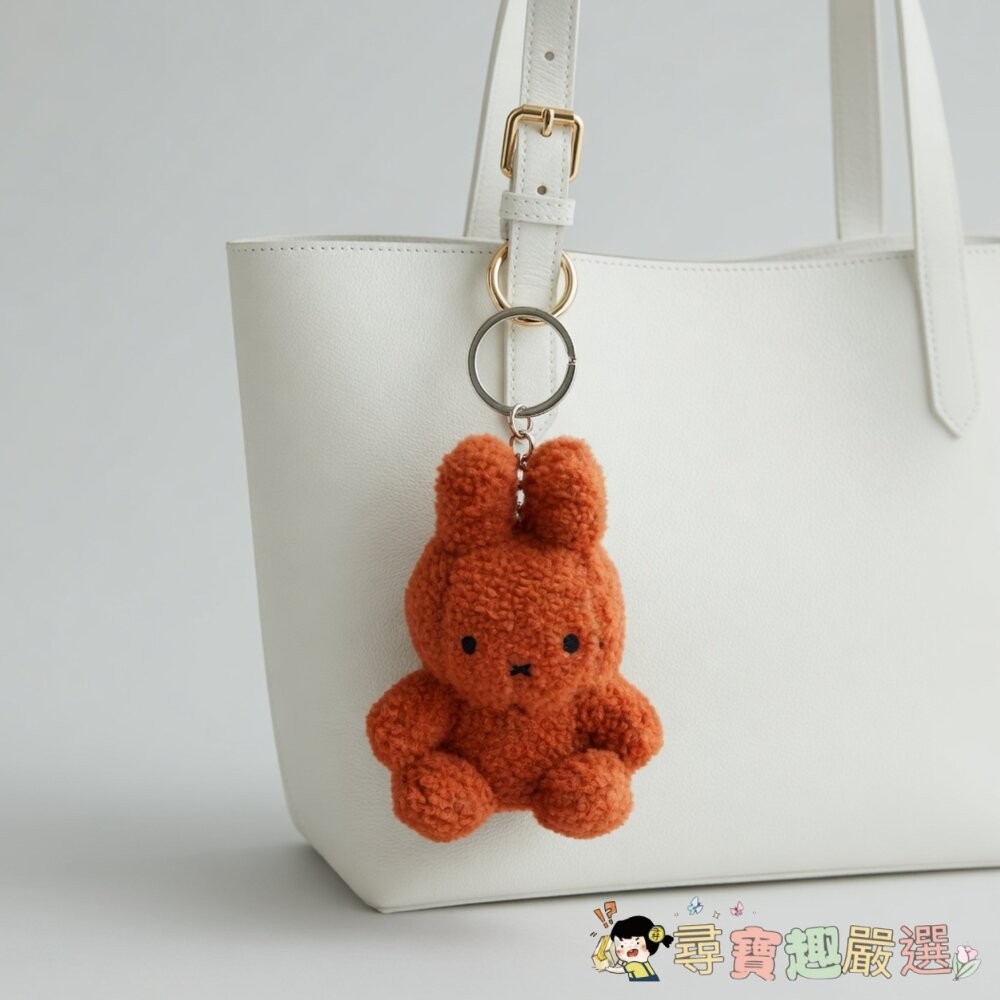 [MIFFY] 坐姿奶油絨毛娃娃鑰匙圈, 棕色, 1個, 12cm現貨-細節圖2