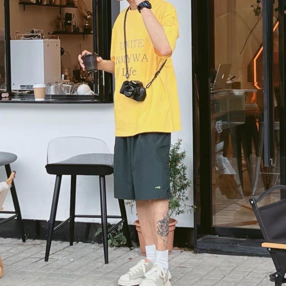 五色入夏金属感速乾抽繩寬鬆直筒五分休閒短褲-細節圖3