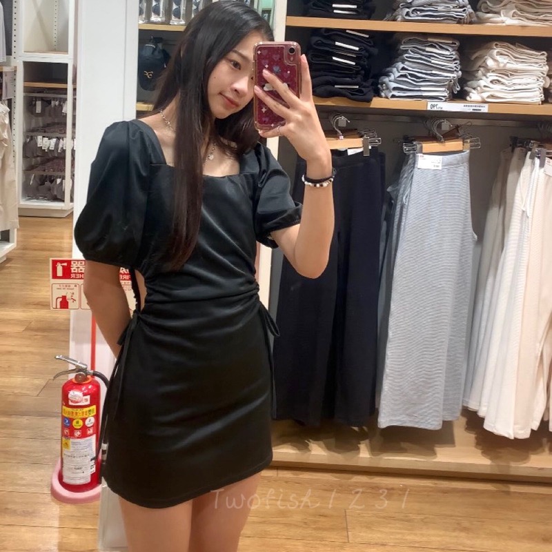 現貨🖤 實拍📷 挖洞 露肚洋裝 短袖 連衣裙 連身裙 泡泡袖 公主裙 小黑裙 生日穿搭 餐廳穿搭 小禮服-細節圖2