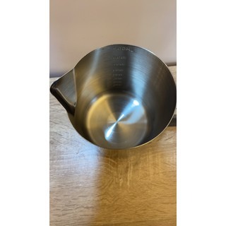 **愛洛奇**寶馬牌 不鏽鋼 有刻度拉花杯 1000cc(型號:JA-S-081-1000)-細節圖2