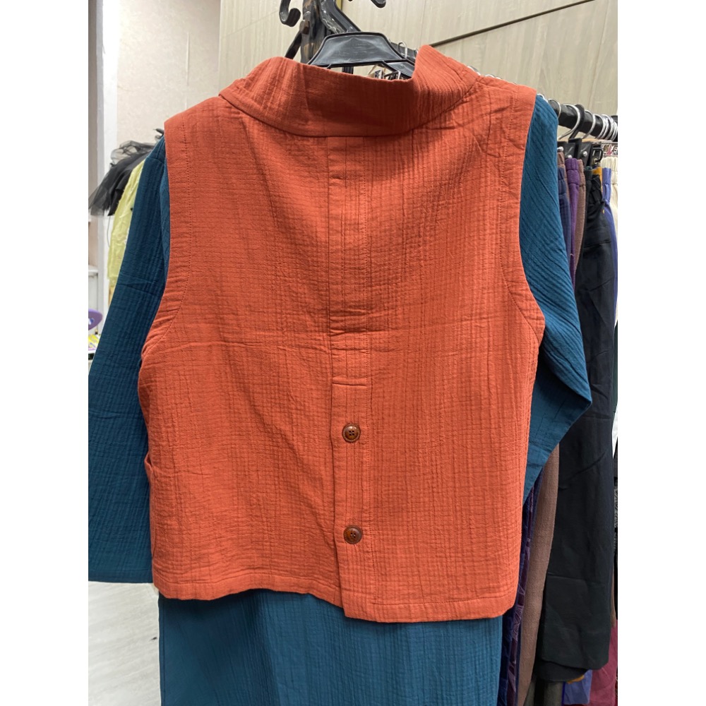 左秋禪職人棉麻切接古花背心-細節圖3