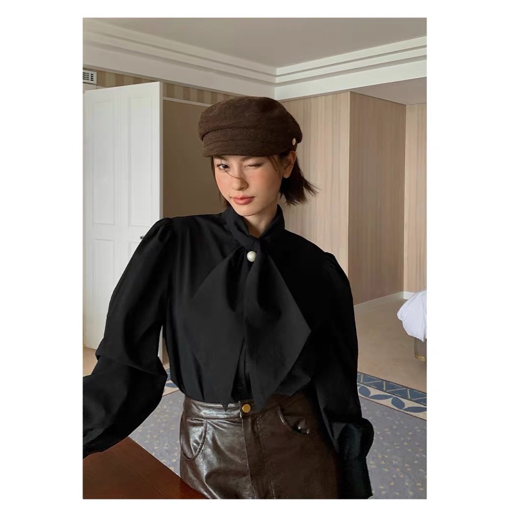 《NEW OPEN》四色優雅珍珠釦圍巾領長袖襯衫-細節圖6