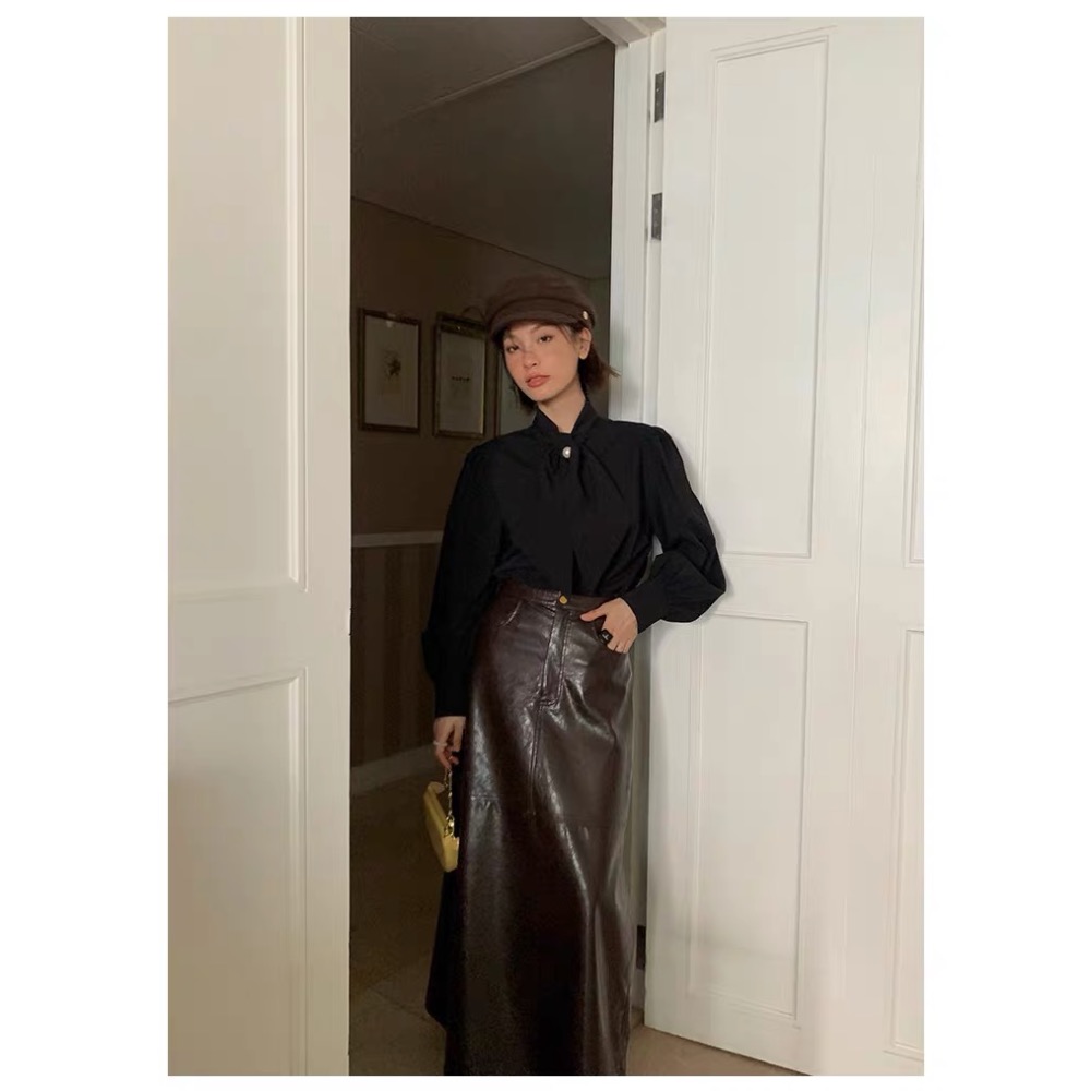 《NEW OPEN》四色優雅珍珠釦圍巾領長袖襯衫-細節圖7