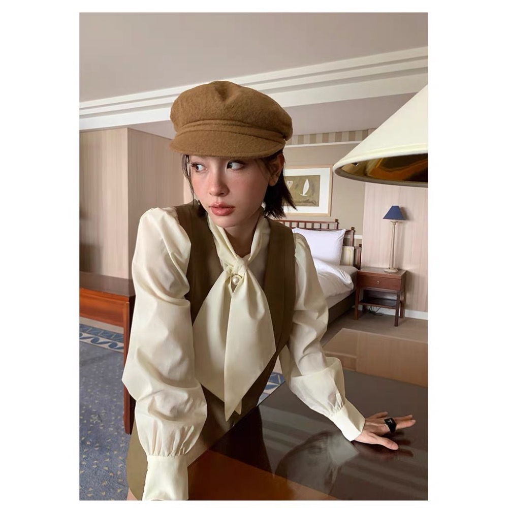 《NEW OPEN》四色優雅珍珠釦圍巾領長袖襯衫-細節圖10