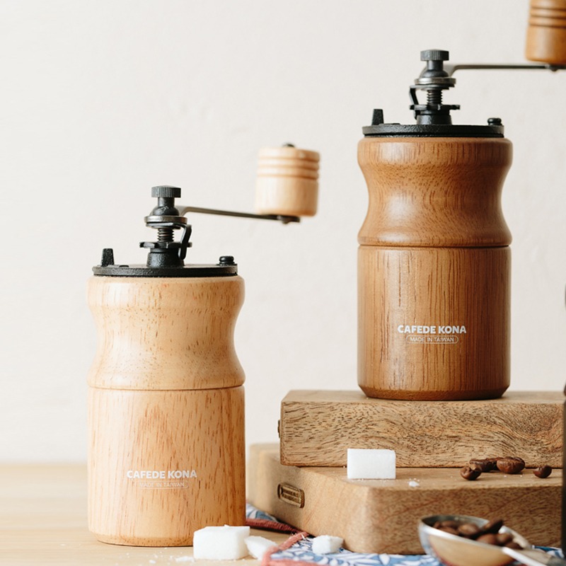 【費拉拉咖啡】CAFEDE KONA 經典原木手搖咖啡磨豆機(淺橡木色/胡桃木色)【台灣製造】-細節圖9