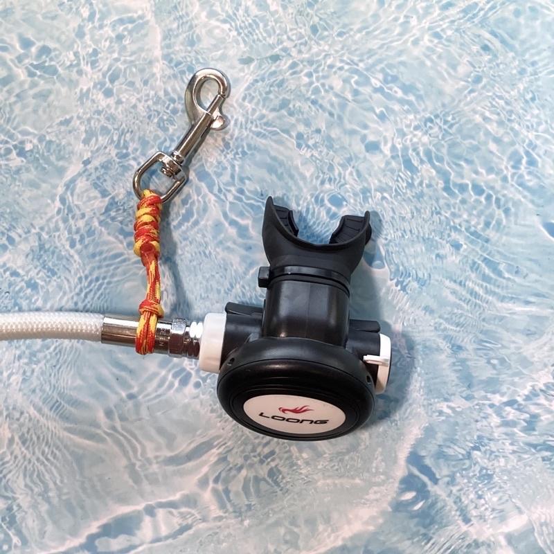 潛水裝備萬用白鐵掛鉤+綁繩 單頭鉤掛鉤 不鏽鋼扣 調節器掛鉤 殘壓錶掛鉤 備二掛鉤 單頭鉤扣繩 失手繩功能-細節圖9