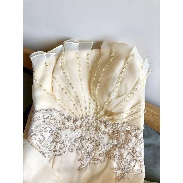 蘿絲車庫：二手 婚紗禮服 裙擺大捲尾 台中西屯現貨-細節圖2