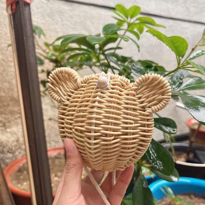 蘿絲車庫：全新🐻小熊造型藤編•斜跨背包-細節圖2