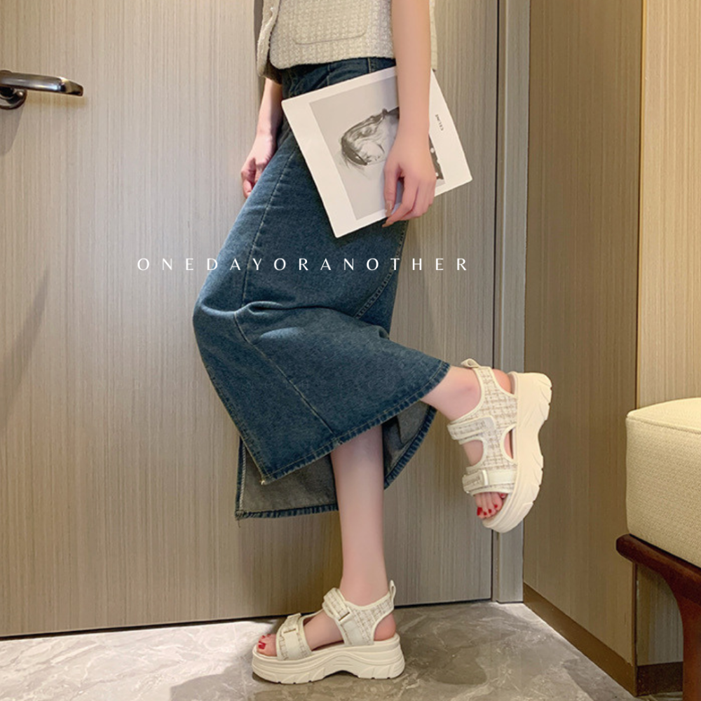 小香風❤復古厚底運動涼鞋【台灣賣家台灣出貨】魔鬼氈 一字涼鞋 拖鞋 休閒涼鞋 增高 鬆糕底 松高涼鞋 一片一版潮流-細節圖4