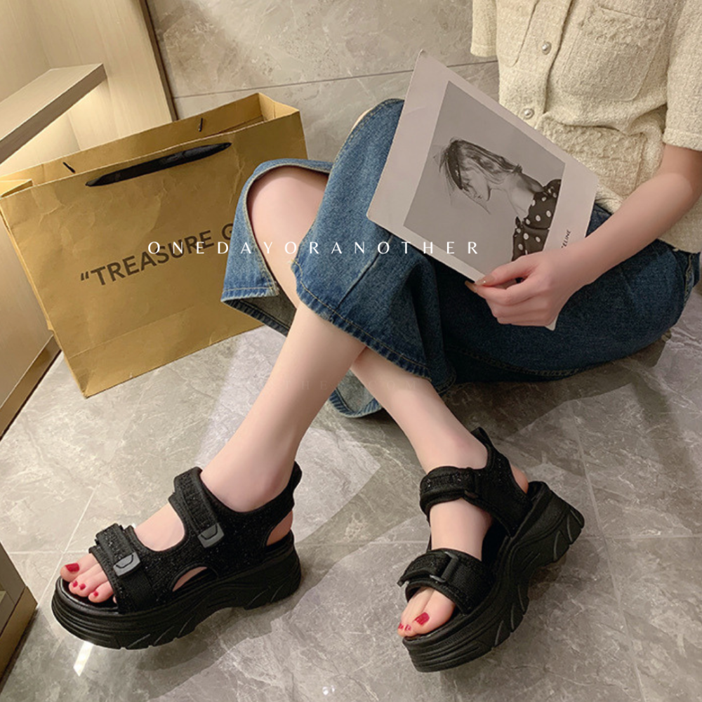 小香風❤復古厚底運動涼鞋【台灣賣家台灣出貨】魔鬼氈 一字涼鞋 拖鞋 休閒涼鞋 增高 鬆糕底 松高涼鞋 一片一版潮流-細節圖6