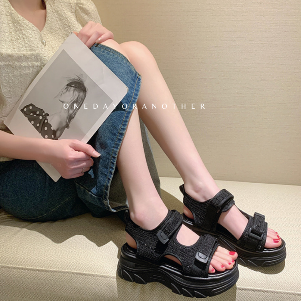 小香風❤復古厚底運動涼鞋【台灣賣家台灣出貨】魔鬼氈 一字涼鞋 拖鞋 休閒涼鞋 增高 鬆糕底 松高涼鞋 一片一版潮流-細節圖7