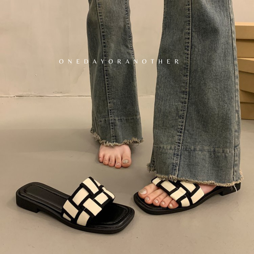 CP值超高👍韓版方頭格子黑白滾邊 軟底方頭 編織拖鞋 涼拖鞋 平底低跟 線條 時尚百搭 休閒拖鞋 低跟涼拖鞋 999B-細節圖5