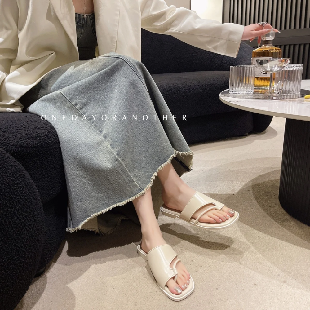 韓國東大門 雙帶 方頭 線條 皮革皮質 軟底 套趾 極簡 一字 細帶 夾腳夾趾 沙灘拖鞋 平底低跟 羅馬 涼鞋D1565-細節圖3