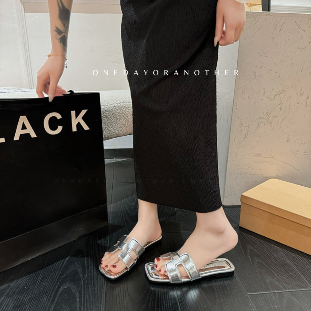 台灣現貨🇹🇼大尺碼42♥️H字大牌感平底拖鞋 舒適軟底 輕巧穿脫方便 平底涼鞋一字帶 h拖鞋 h涼鞋 皮拖鞋 591-細節圖3