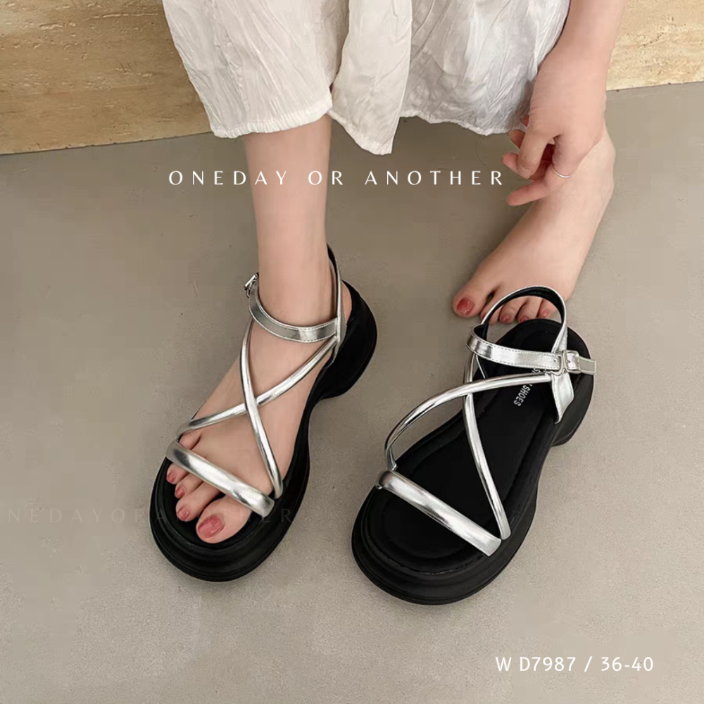 素面線條交叉厚底涼鞋 細帶涼鞋 羅馬鞋 交叉涼拖鞋 休閒兩涼鞋 厚底涼鞋 韓版ins 金屬側釦 基本百搭 D7987-細節圖2